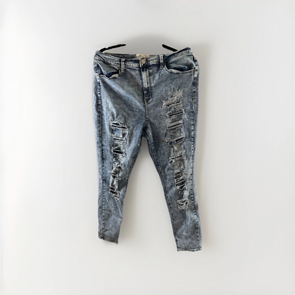 Mudd Distressed Blue Women's Jeans
